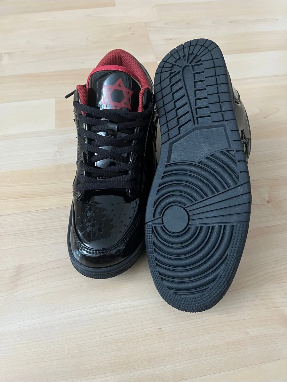 air Maccabees Low Top (black) Sneakers with Red Lining